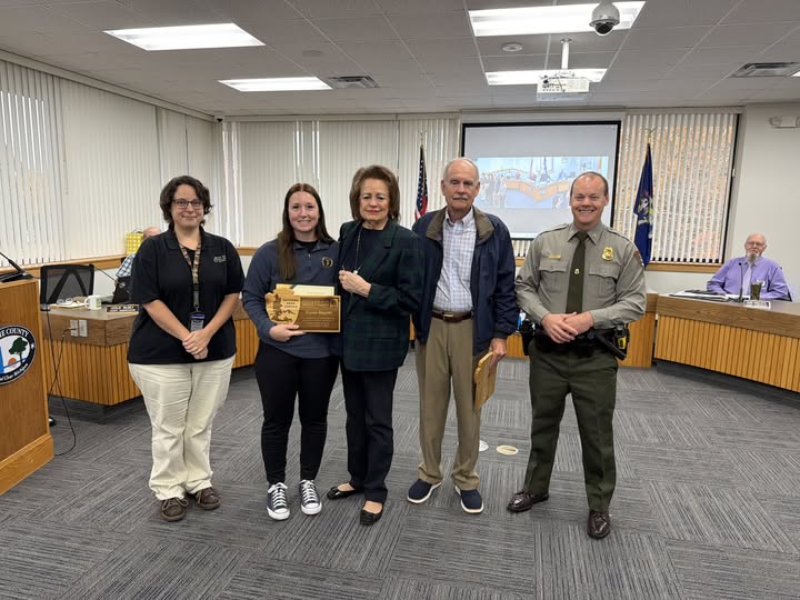 Dispatcher Magnan receives lifesaving award