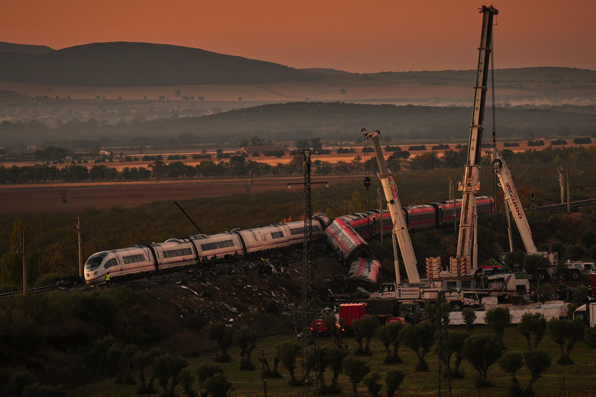 España enfrenta nuevas preguntas sobre la seguridad ferroviaria tras el accidente mortal