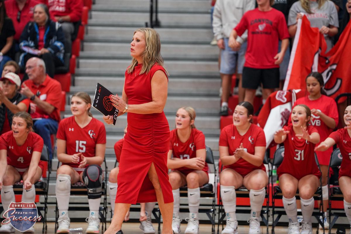 A Texas high school volleyball dynasty to say goodbye to its longtime coach