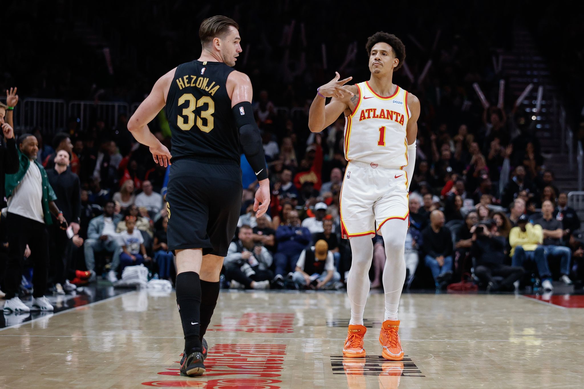 Okongwu logra 29 puntos y 12 rebotes para que Hawks venzan a Cavs por 114-111