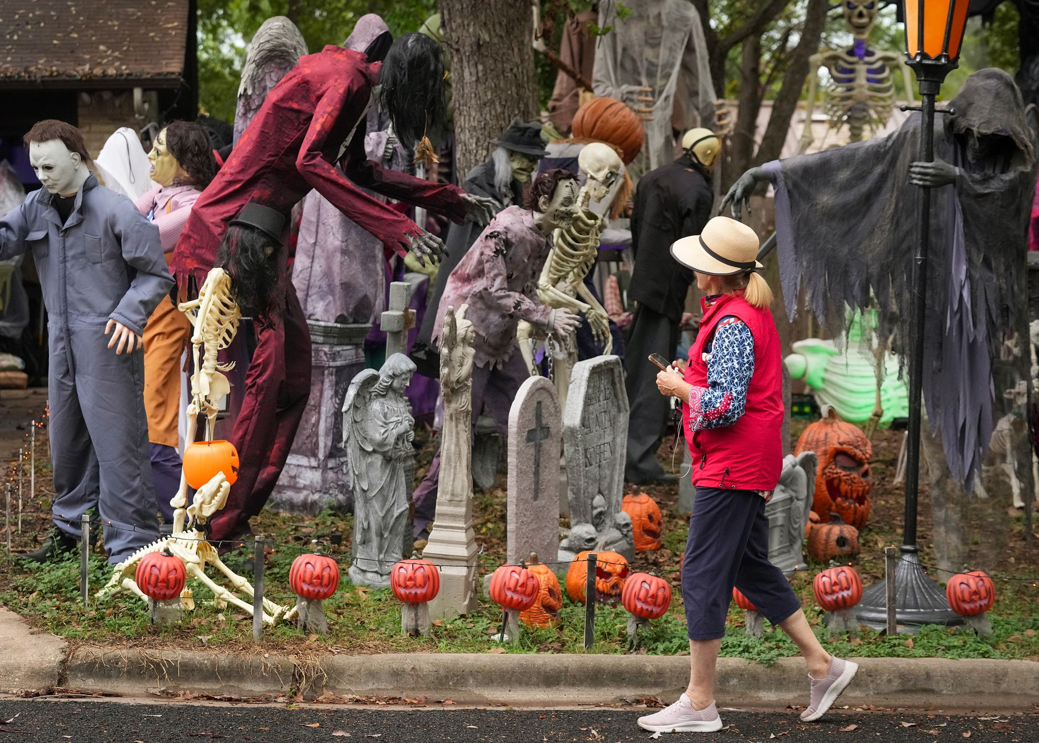 Halloween weather in Austin: Scattered showers in the morning, but how long will they last?