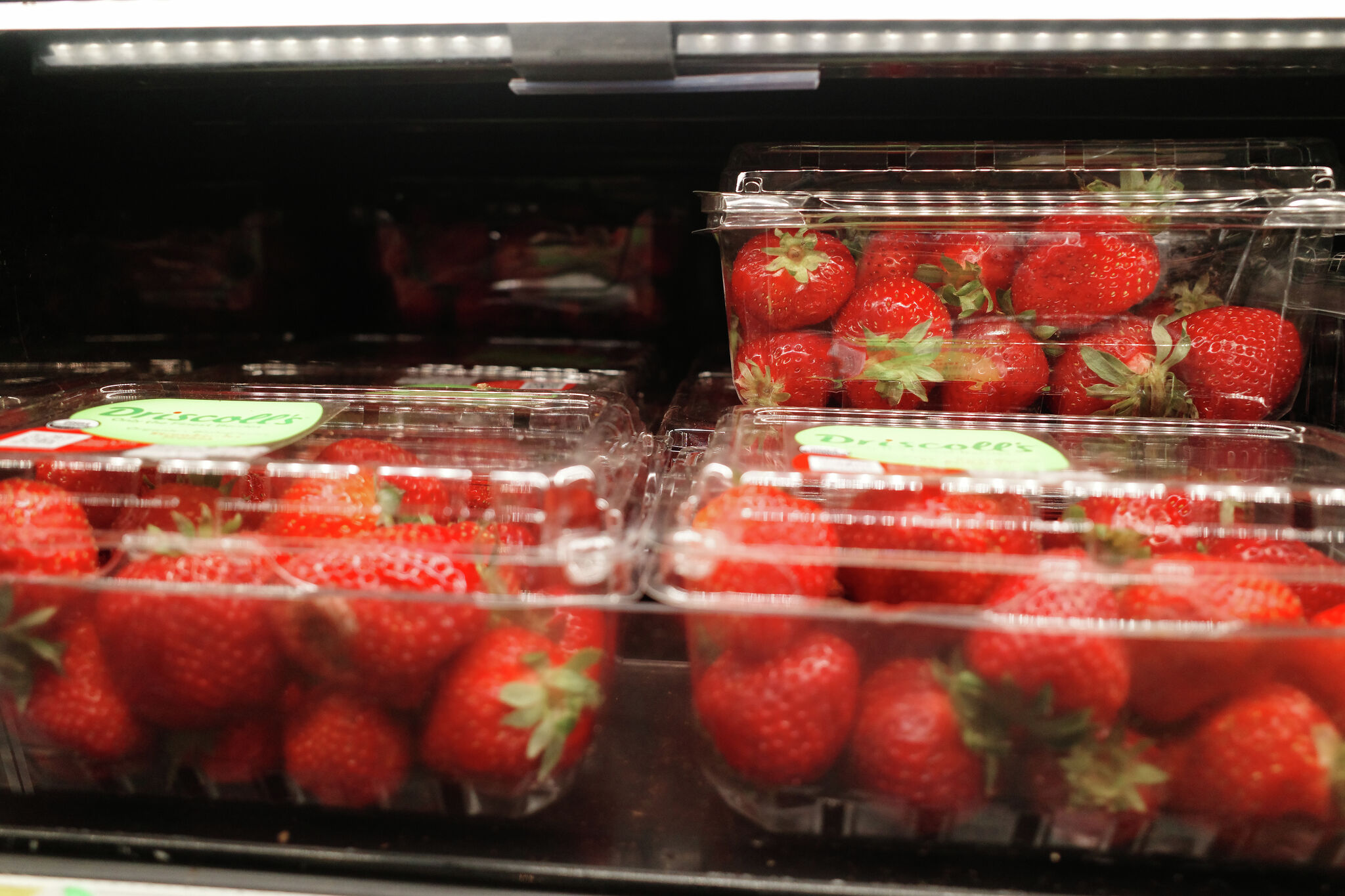 Strawberry shortage? H-E-B signage warns shoppers of supply issues