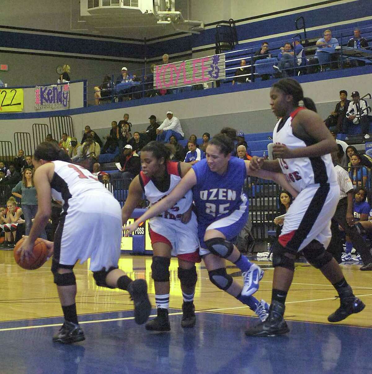 Ozen girls basketball team wins Gulf Coast Classic