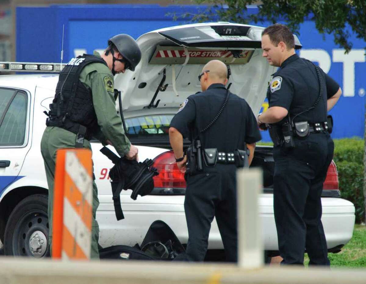 UPDATE: All hostages released in Pearland bank standoff