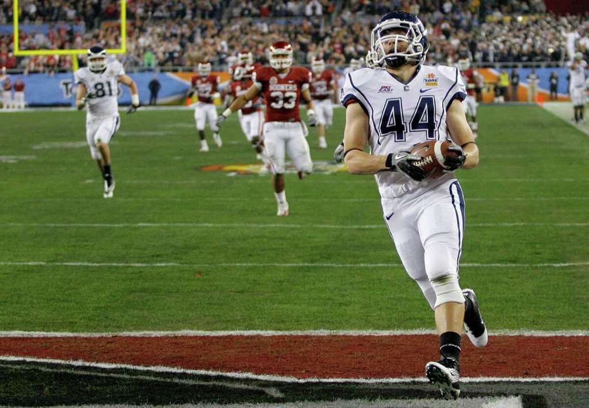 GLENDALE, AZ - JANUARY 01: Robbie Frey #44 of the Connecticut Huskies score a 95-yard kick return for a touchdown in the third quarter against the Oklahoma Sooners in the Tostitos Fiesta Bowl at the Universtity of Phoenix Stadium on January 1, 2011 in Glendale, Arizona. (Photo by Tom Pennington/Getty Images) *** Local Caption *** Robbie Frey