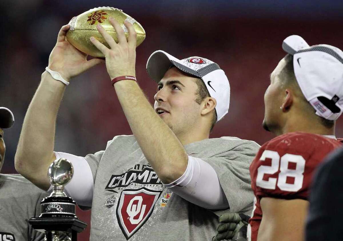 GLENDALE, AZ - JANUARY 01: Quarterback Landry Jones #12 of the Oklahoma Sooners and offensive MVP celebrates the Sooners 48-20 victory against the Connecticut Huskies during the Tostitos Fiesta Bowl at the Universtity of Phoenix Stadium on January 1, 2011 in Glendale, Arizona. (Photo by Ronald Martinez/Getty Images) *** Local Caption *** Landry Jones