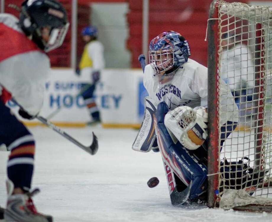 Junior Colonials pee wee hockey team set for elite international