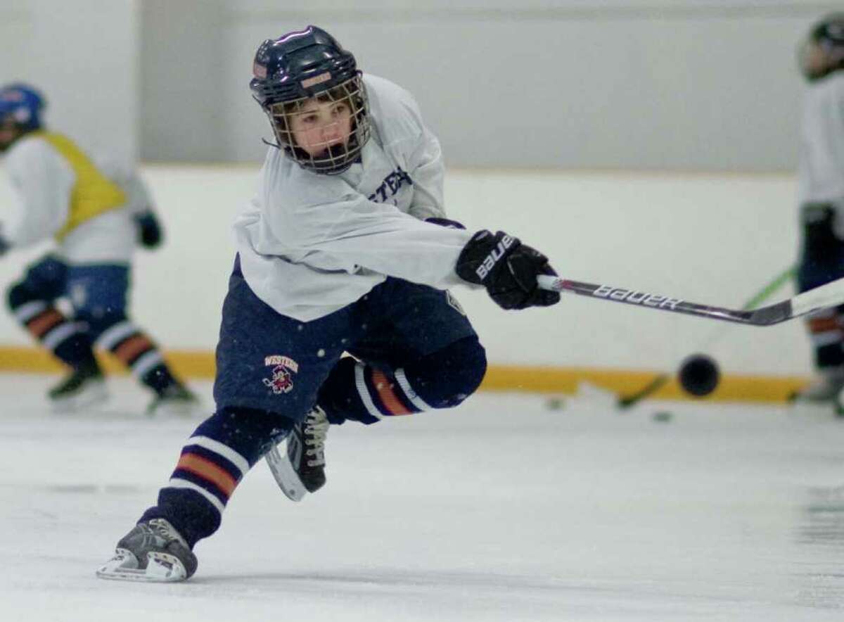 Junior Colonials pee wee hockey team set for elite international tournament