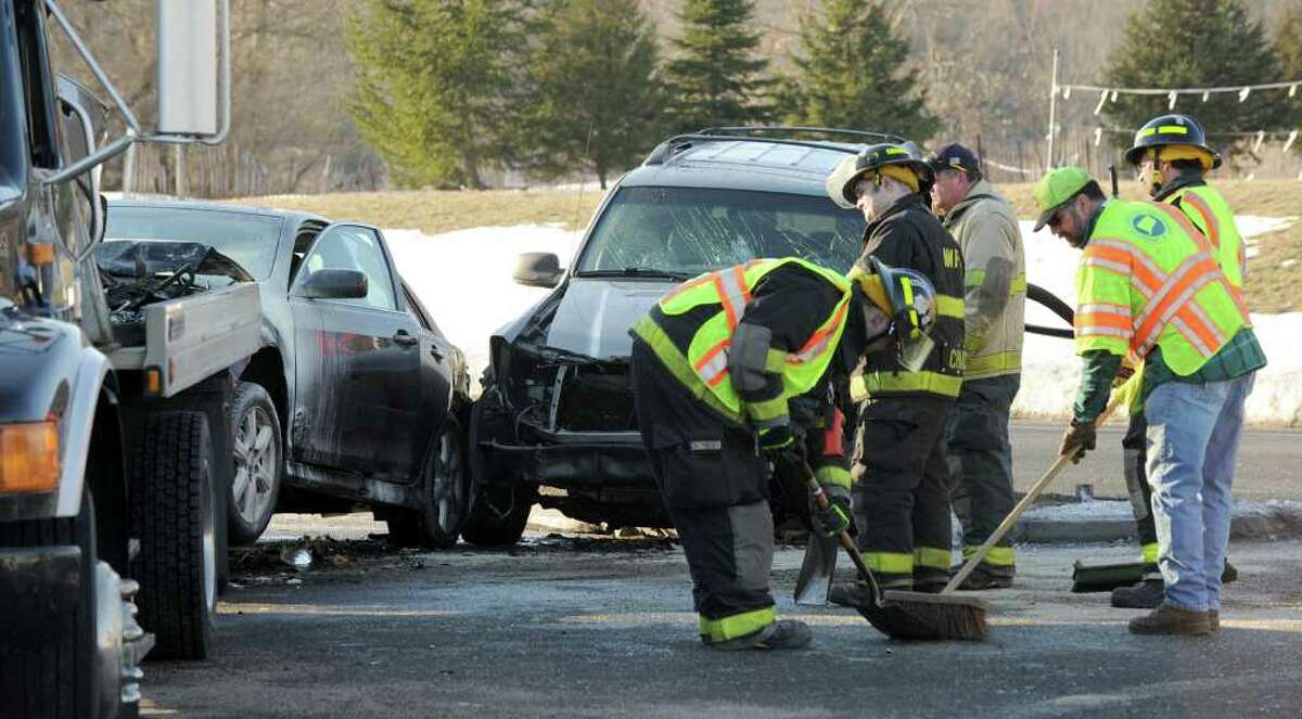 New Preston man injured in fourcar crash in New Milford
