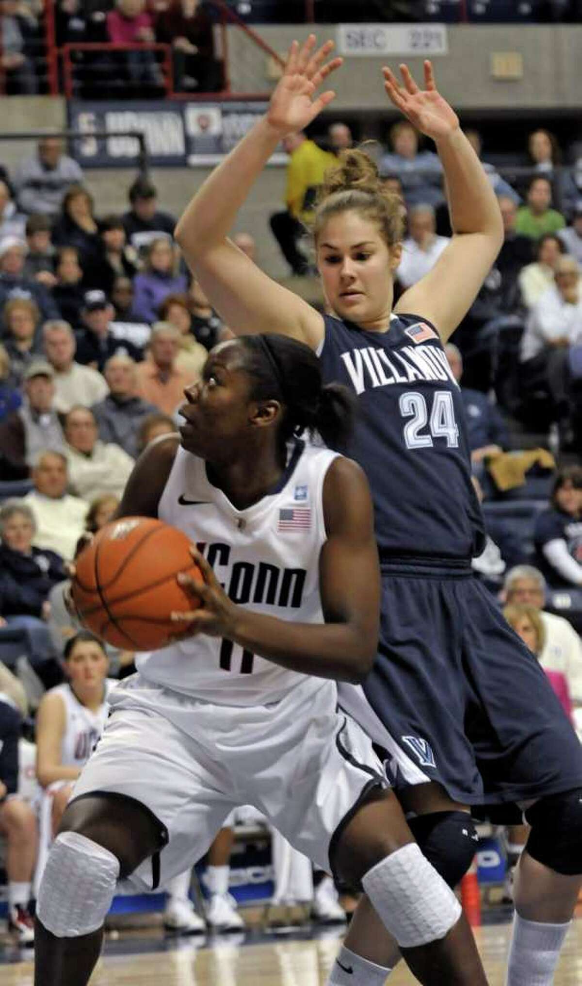 UConn Women Back On Track Rout Villanova
