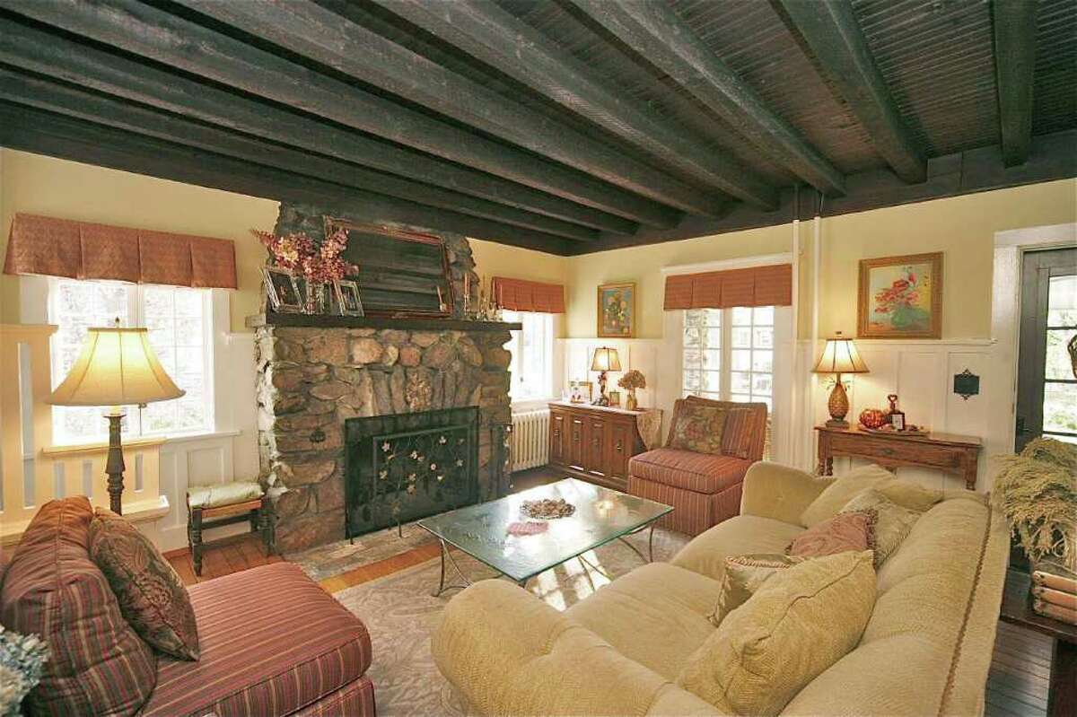 Real estate A Craftsman cottage, part of Cedar Gate in Darien