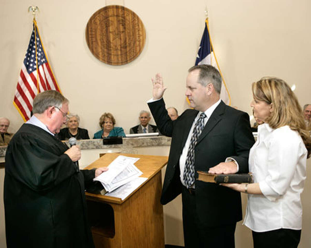 Newly elected officials sworn into office