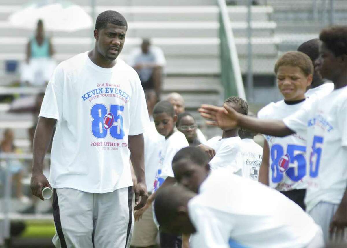 NFL asks players to cancel camps because of lockout