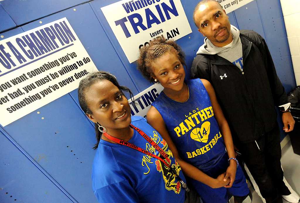 Ozen s Bealoved Brown receives coaching from both parents