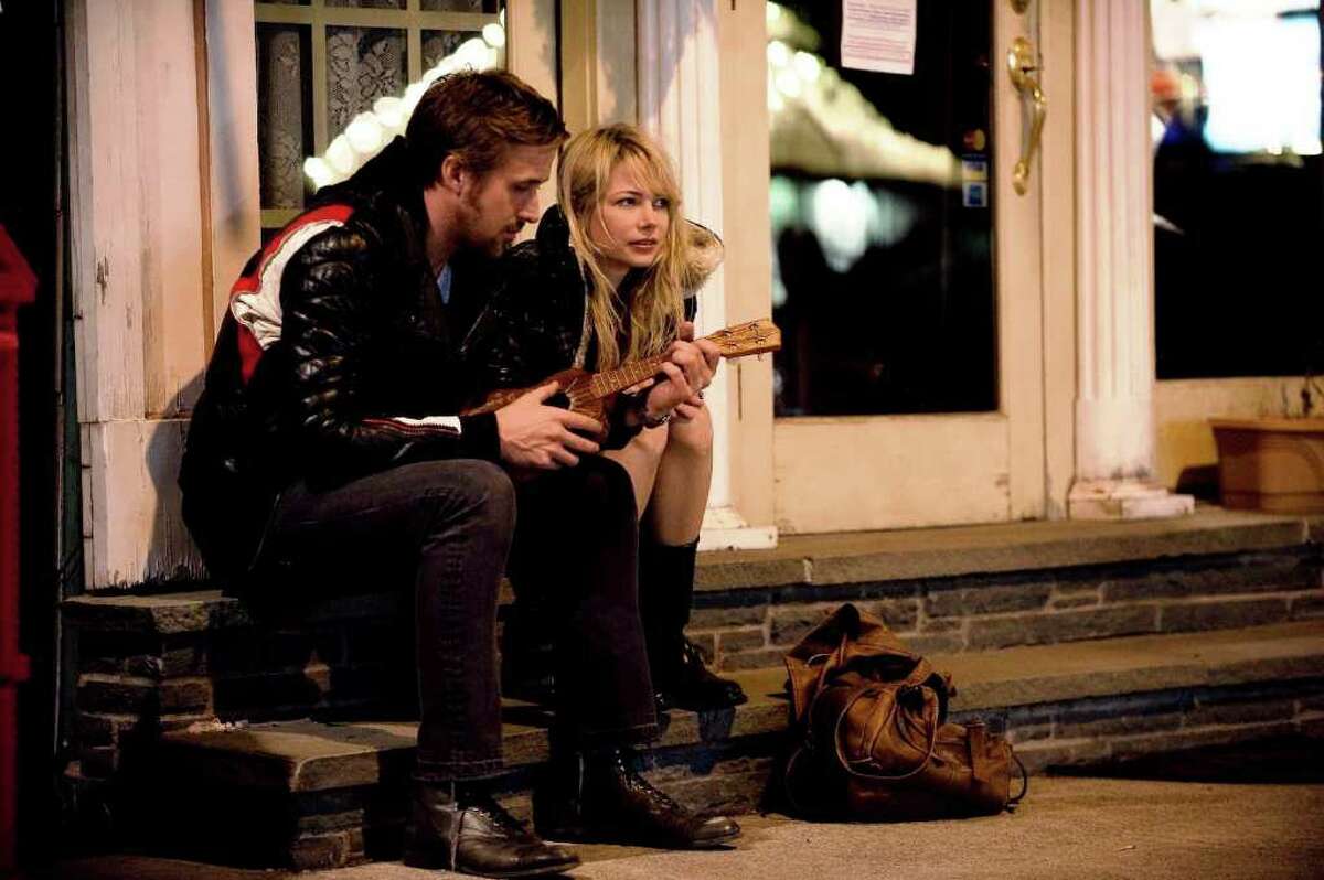 Dean (Ryan Gosling) plays the ukulele for Cindy (Michelle Williams) in a sc...