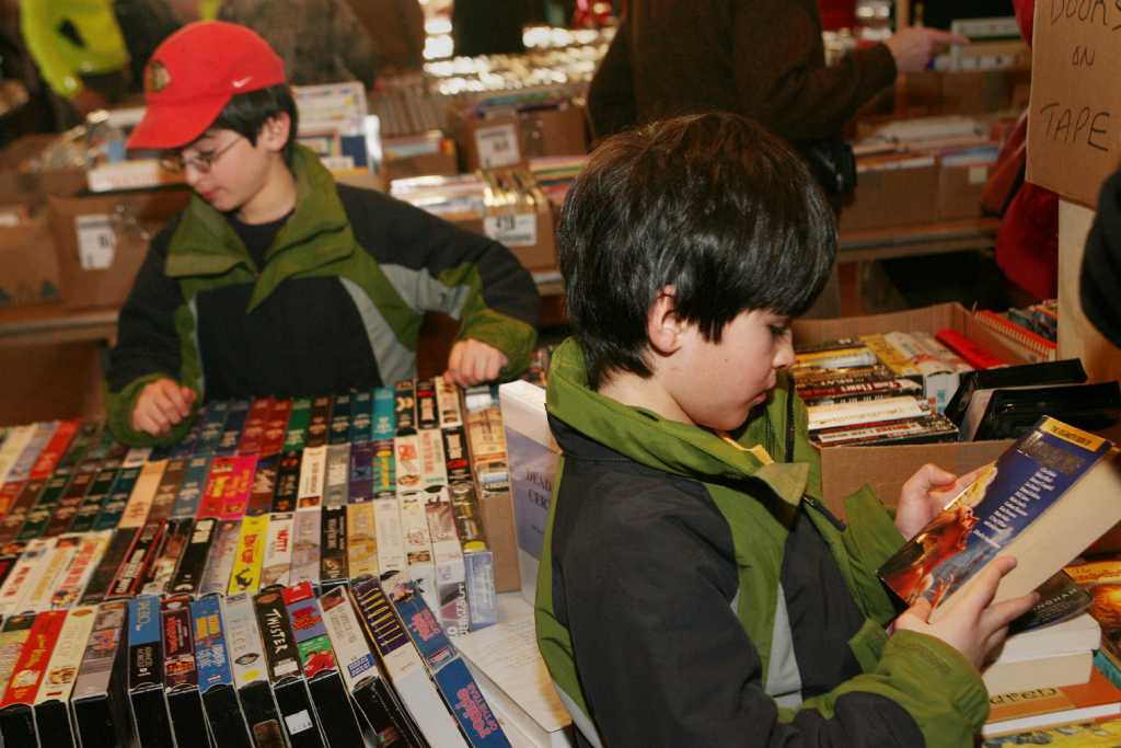 Pequot Library book sale 'beats' the winter blues