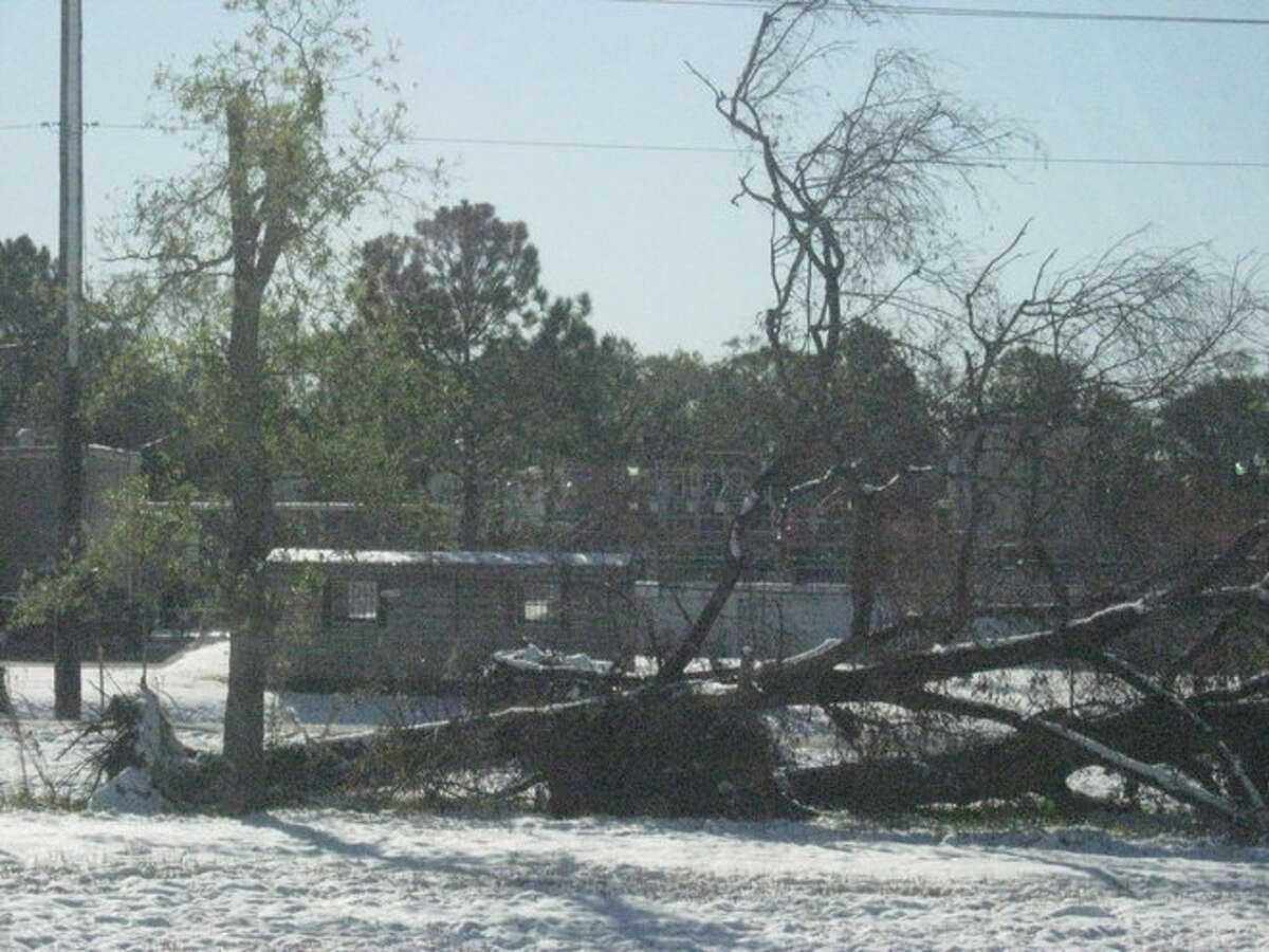 Southeast Texas enjoys, struggles with snow