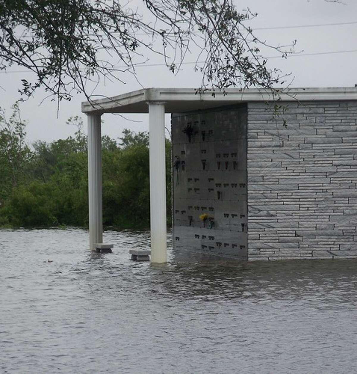 Sept. 13 Ike surges ashore