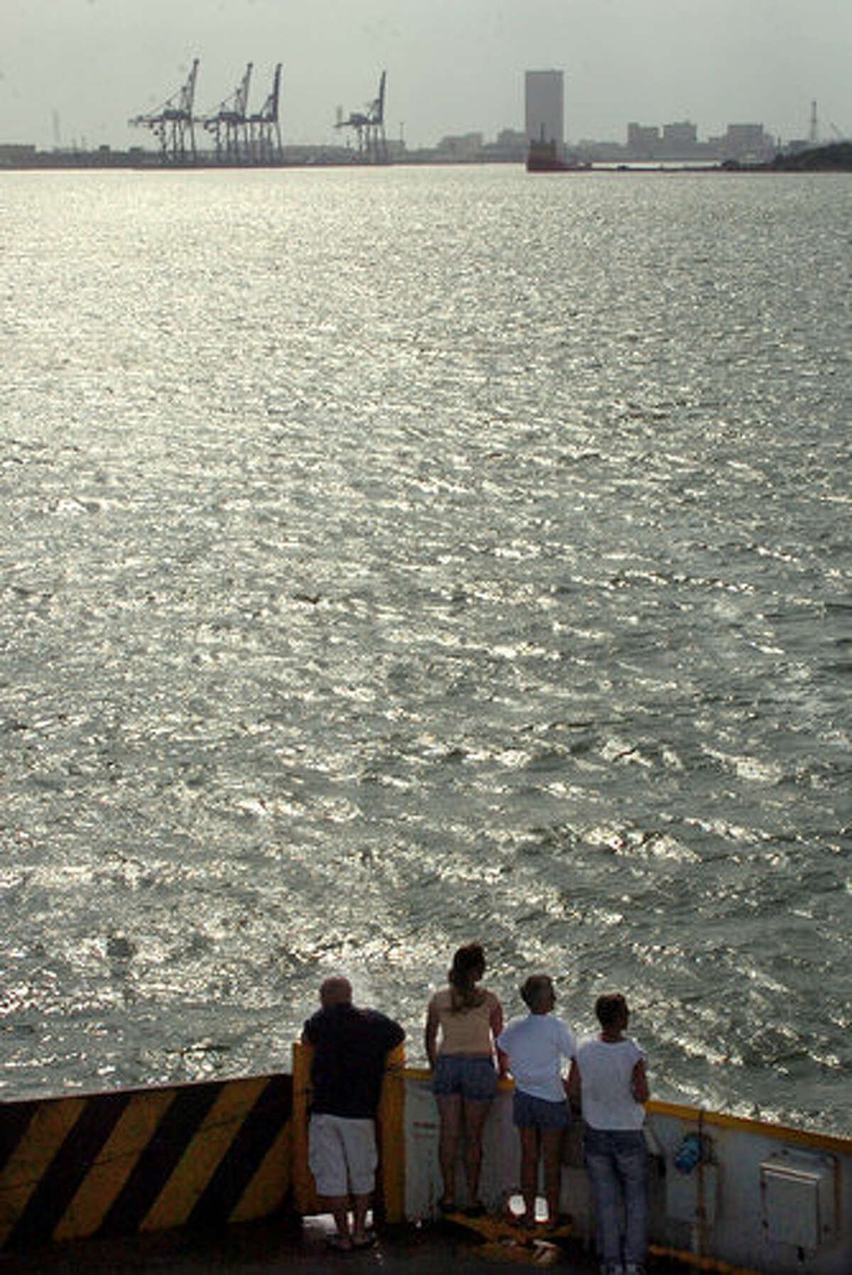 Bolivar ferry reopens to general public