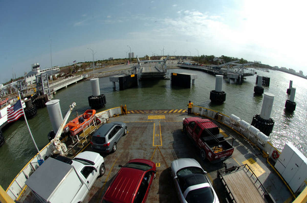 Bolivar ferry reopens to general public