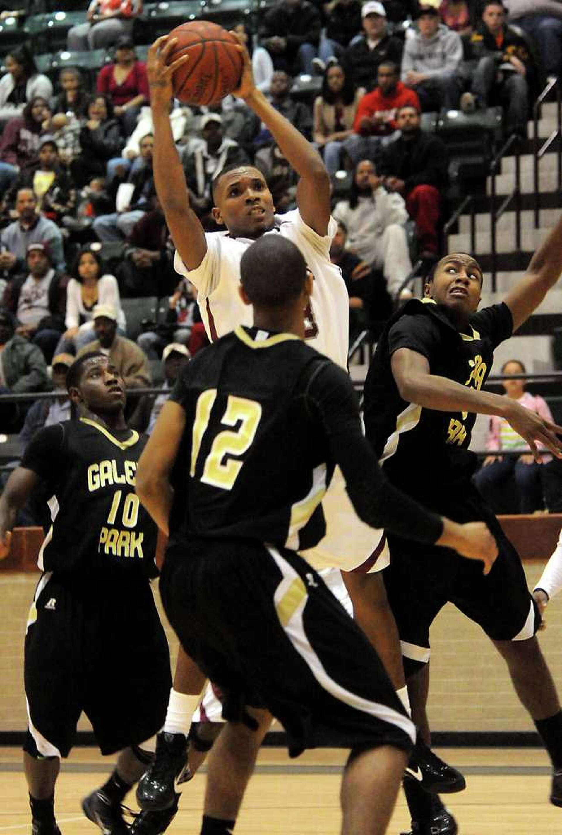 Allen stepping up for Central boys basketball team