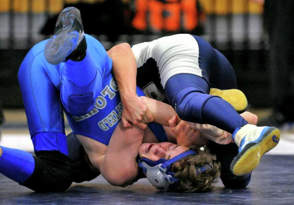 Staples wrestling rebounds from tough outing by going 32
