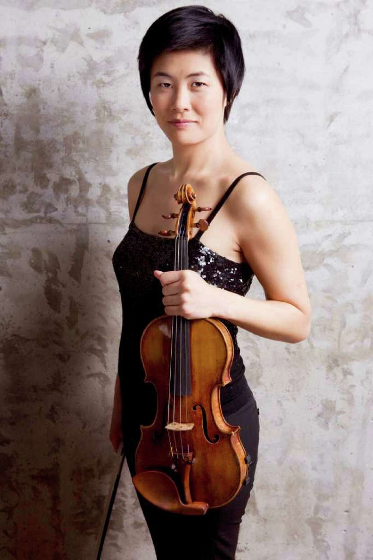 Violinist Jennifer Koh debuts at Friends of Chamber Music