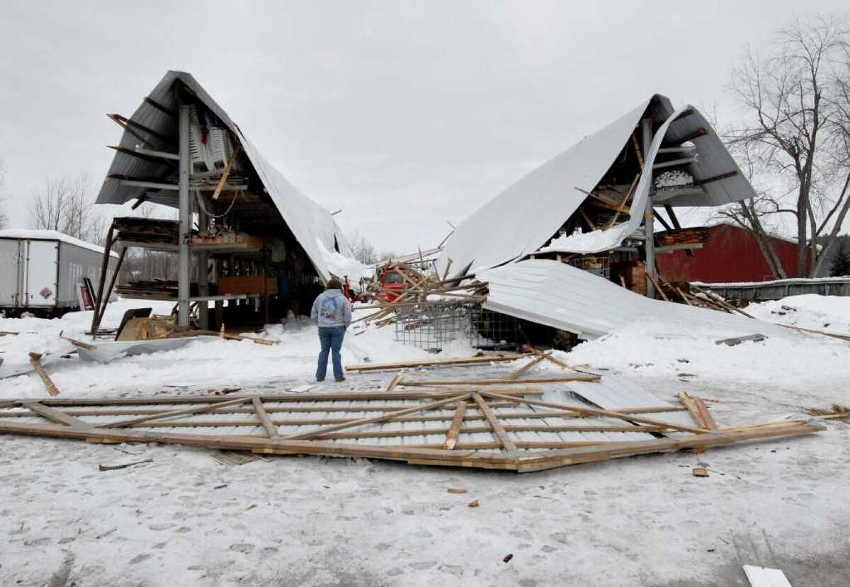Contractors busy as heavy snow threatens roofs