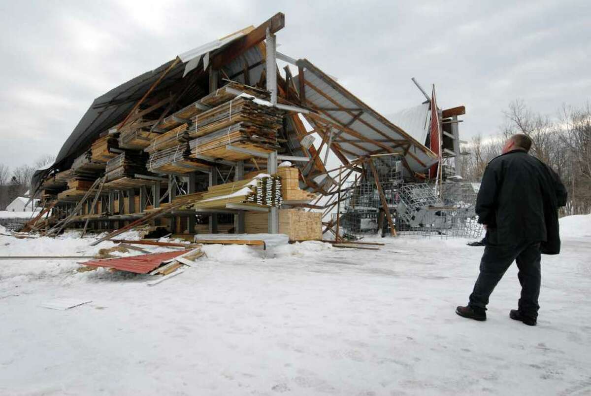 Contractors busy as heavy snow threatens roofs
