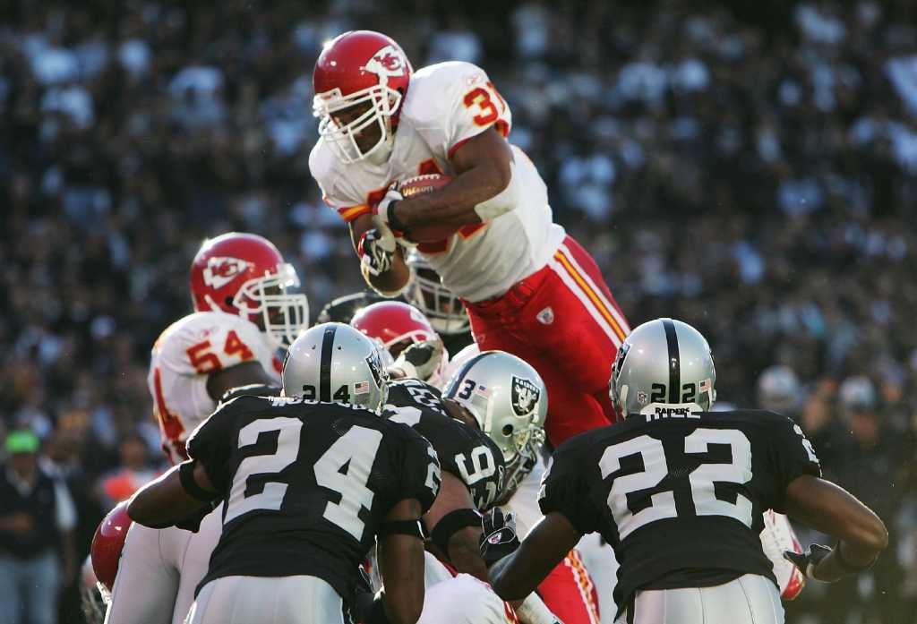 Priest Holmes of the Kansas City Chiefs during the Chiefs 38-31 loss