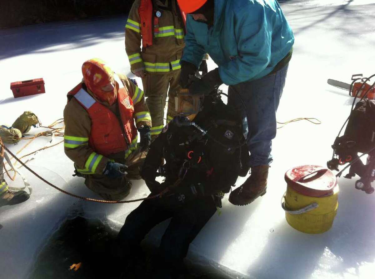 Stamford rescue divers brave ice to conduct training program