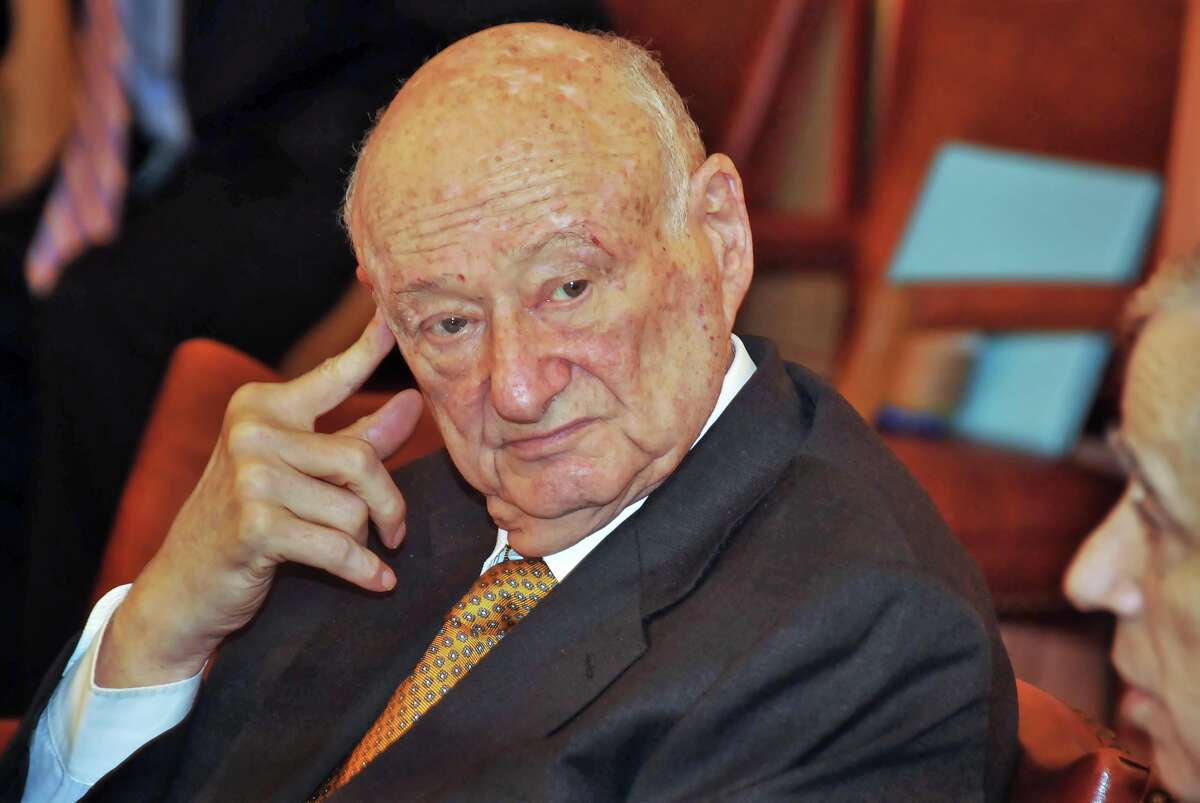 Former New York City Mayor Ed Koch at a May 2010 state Senate Standing Committee on Investigations and Government Operations meeting regarding independent redistricting. (John Carl D'Annibale / Times Union)