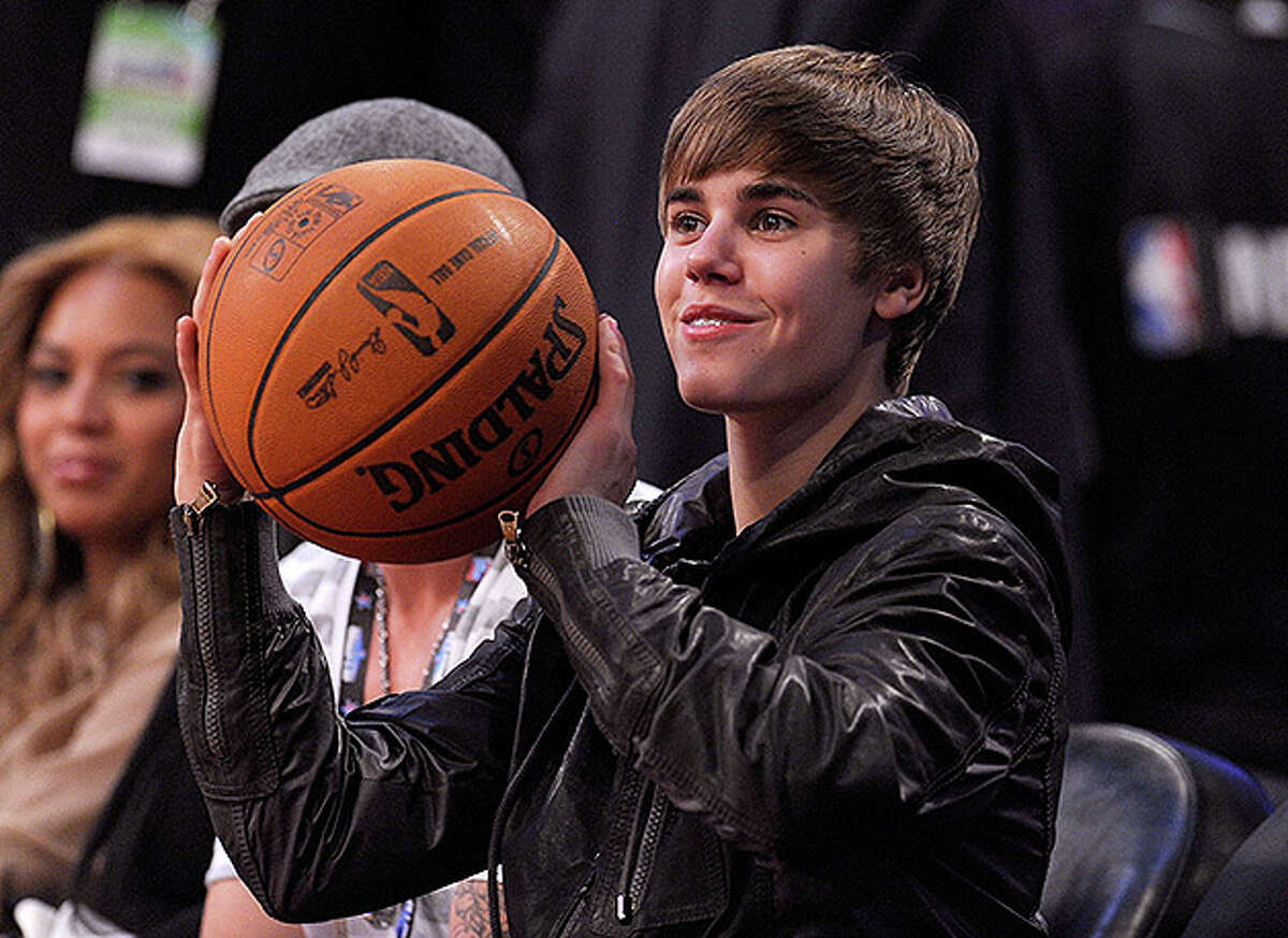 LOS ANGELES, CA - FEBRUARY 20: Singer Justin Bieber sits in the audience during the 2011 NBA All-Star game at Staples Center on February 20, 2011 in Los Angeles, California. NOTE TO USER: User expressly acknowledges and agrees that, by downloading and or using this photograph, User is consenting to the terms and conditions of the Getty Images License Agreement. (Photo by Kevork Djansezian/Getty Images) *** Local Caption *** Justin Bieber