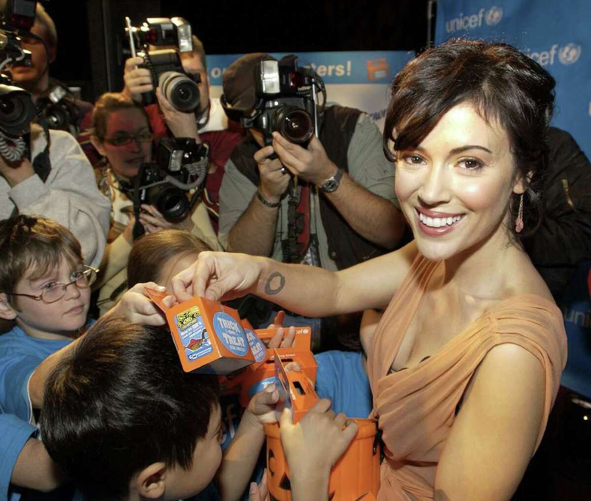 Alyssa Milano expecting her first child