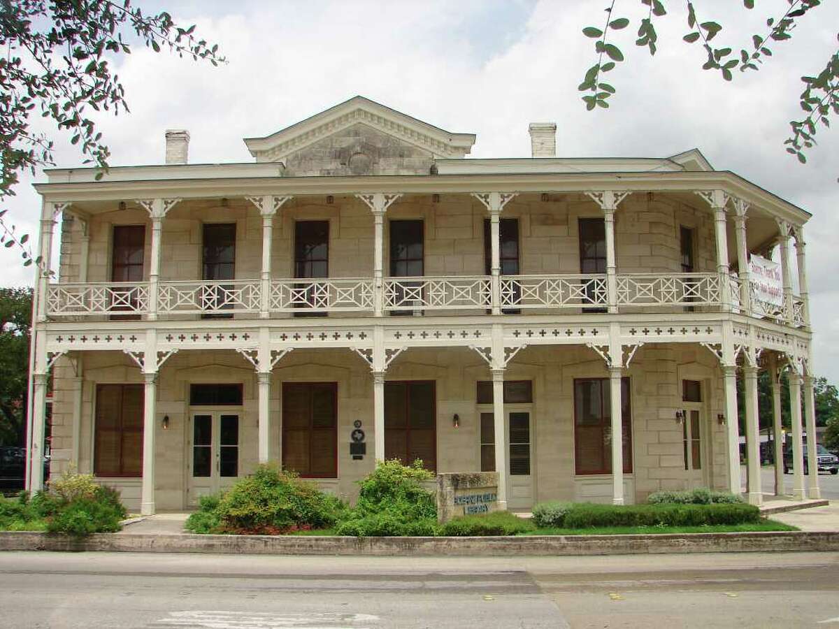 Boerne council wrestles with fate of historic building