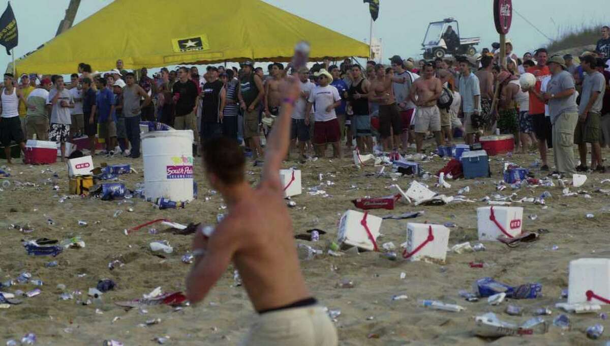 South Padre Island fills with people, fun