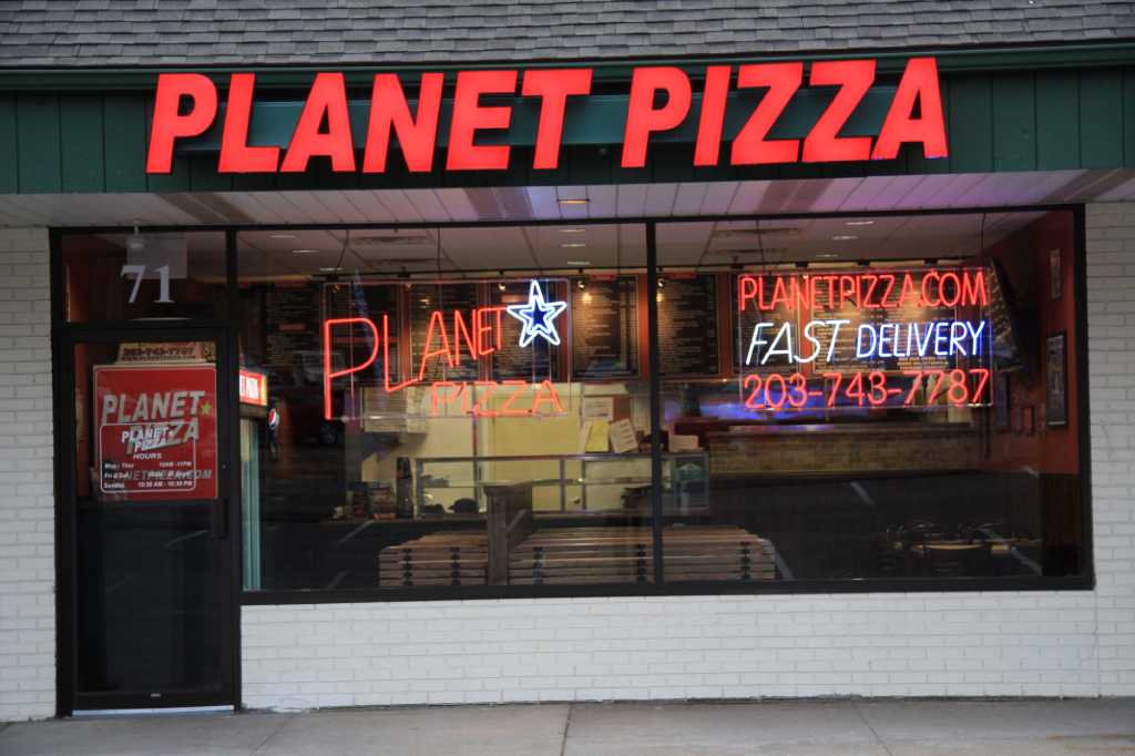 Planet Pizza Lands In Danbury   RawImage 