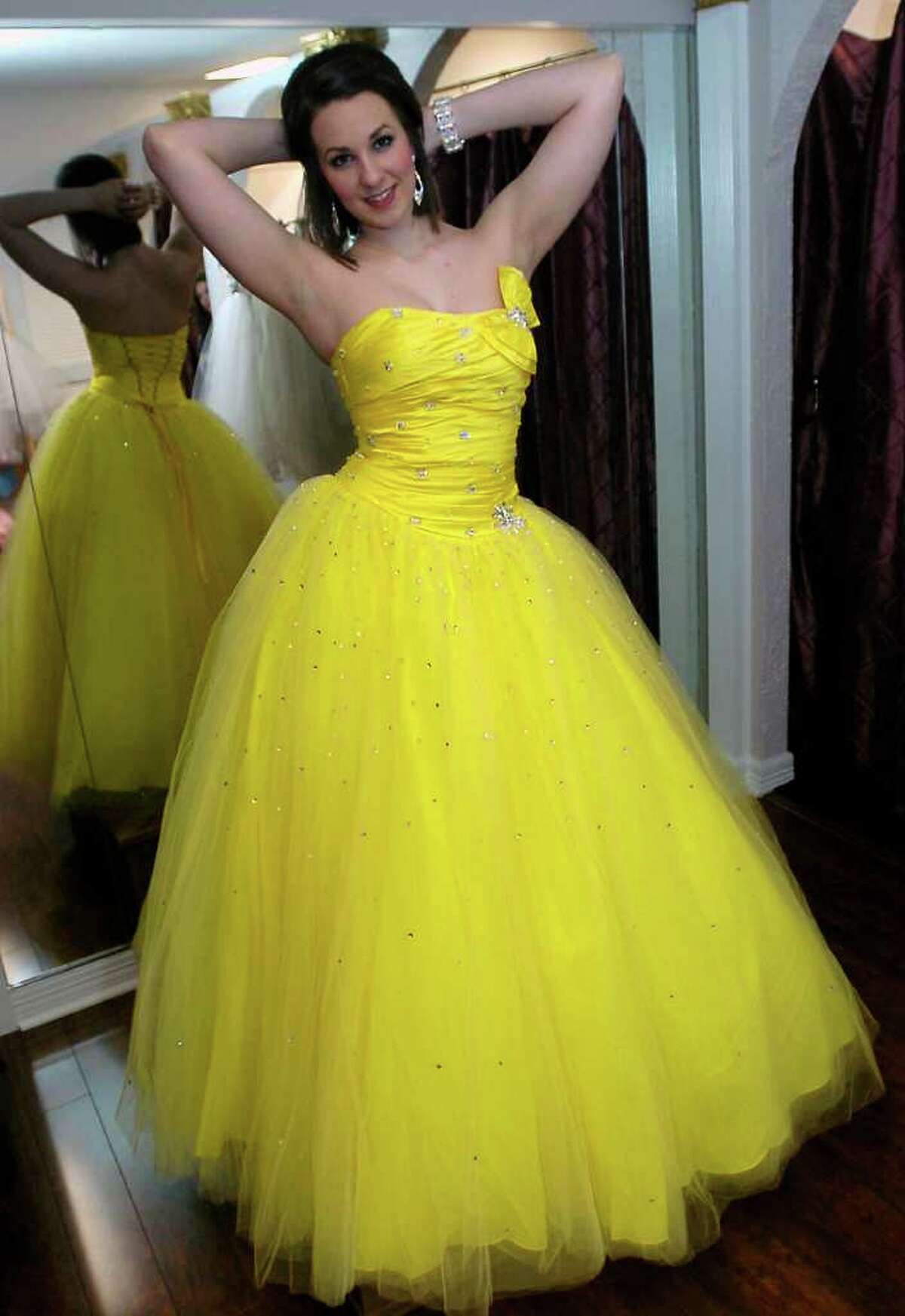 Funky formal: Prom dress styles vary for Southeast Texas teens