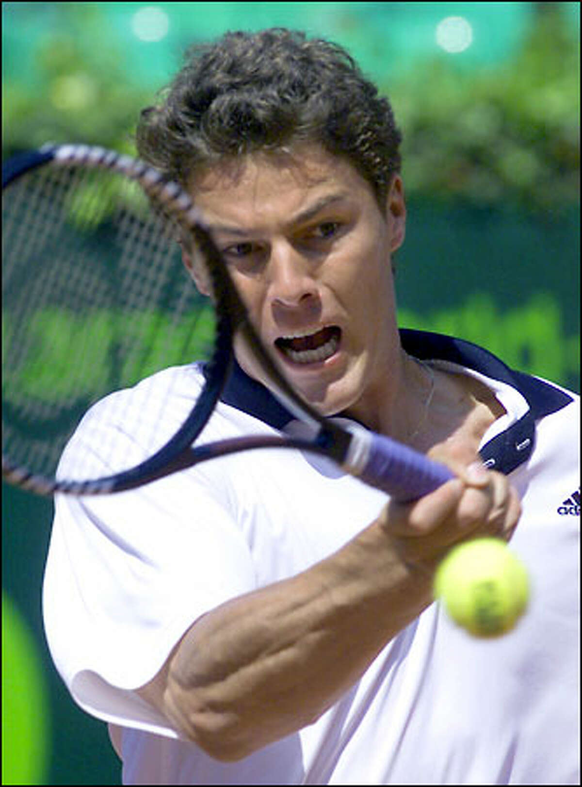 Marat Safin of Russia defeated Pete Sampras of the United States 7-6, 7-5 in the World Team Cup.