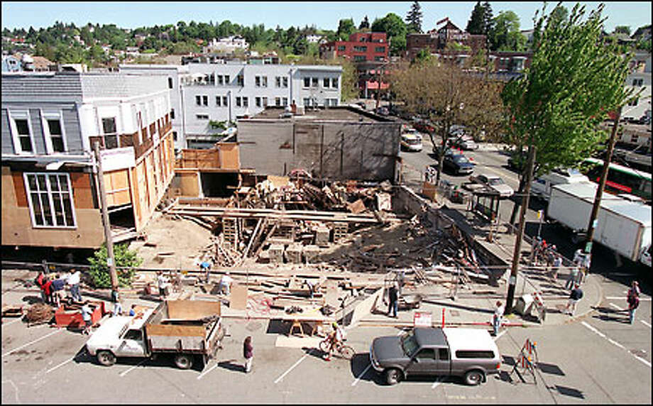 At 101 Fremont S Landmark Red Door Heads West Seattlepi Com