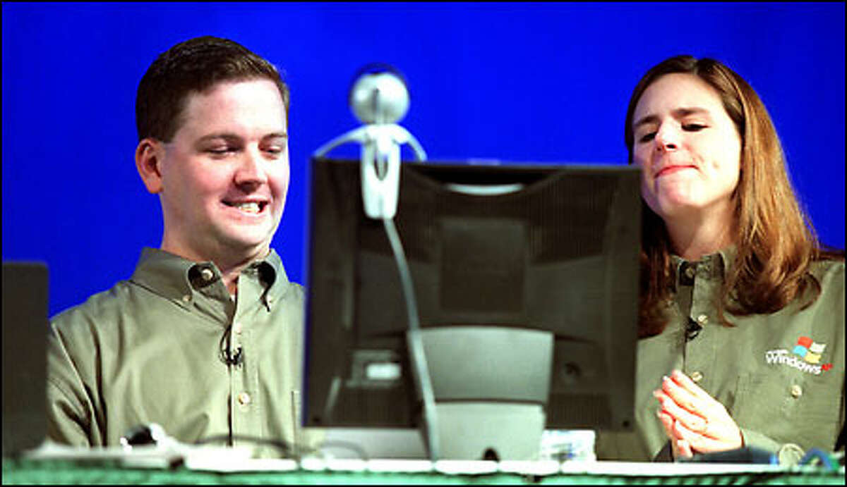 Jack Elmore and Kathleen Melle, senior desktop specialists at Microsoft, demonstrate Windows XP's capabilities with role play. Elmore played an employee, Melle a manager.
