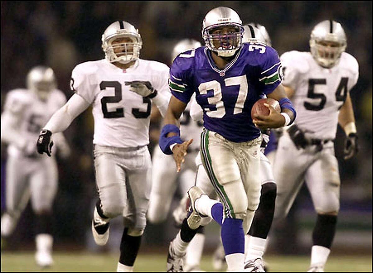 Alexander misses NFL record by 12 yards