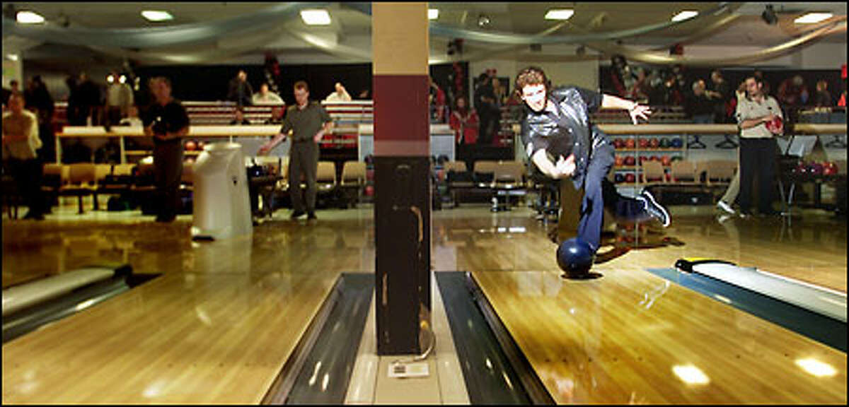 Bowler Danny Wiseman of Baltimore practices for the PBA Tour at Tech City Bowl in Kirkland. The tour, purchased by three former Microsoft executives in March 2000, is making its first local stop since 1993.