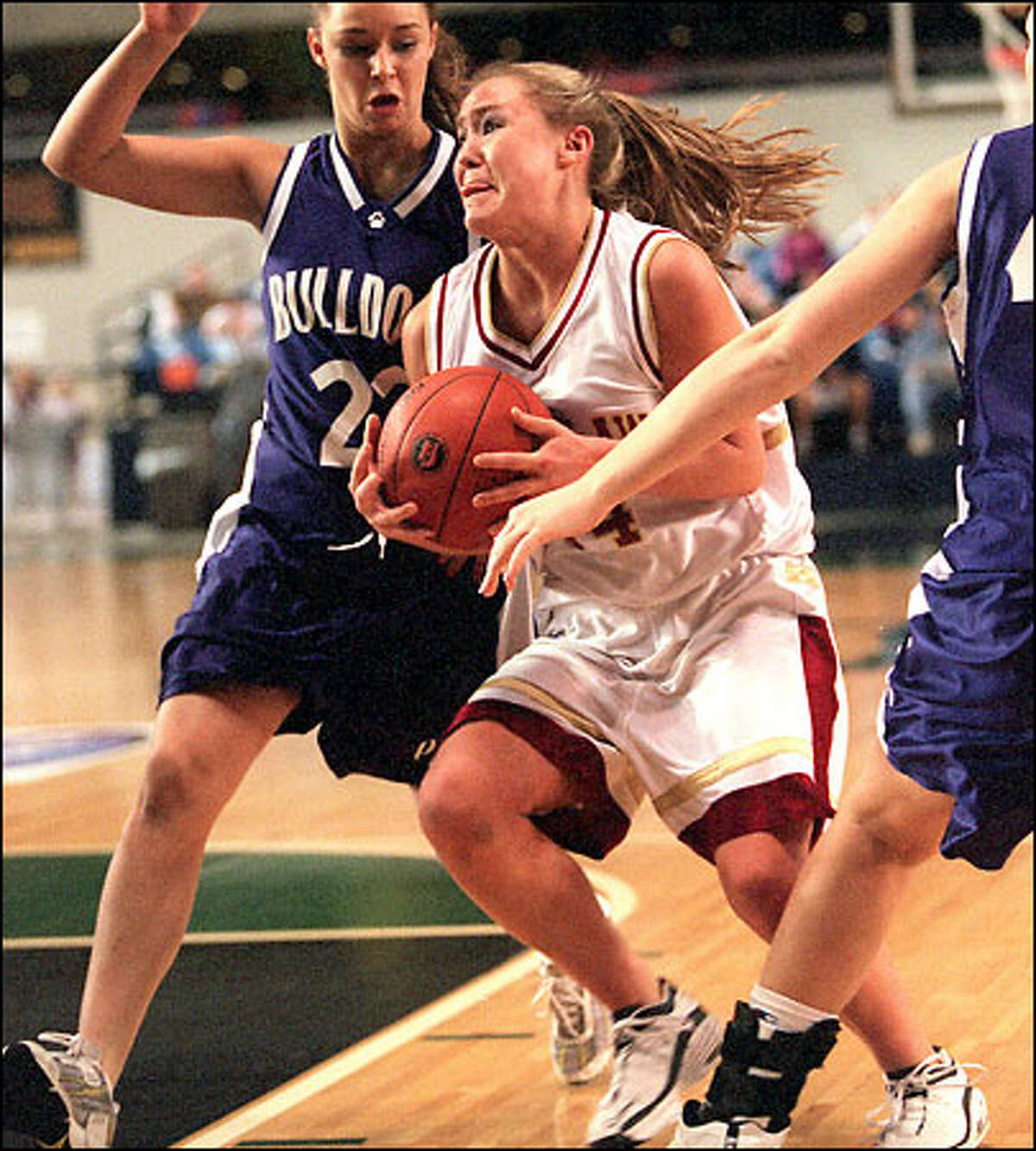 Enumclaw’s Jenny Poe drives against Pasco in the 2001 state tournament. Poe returned to play Thursday after missing two weeks because of a knee injury.