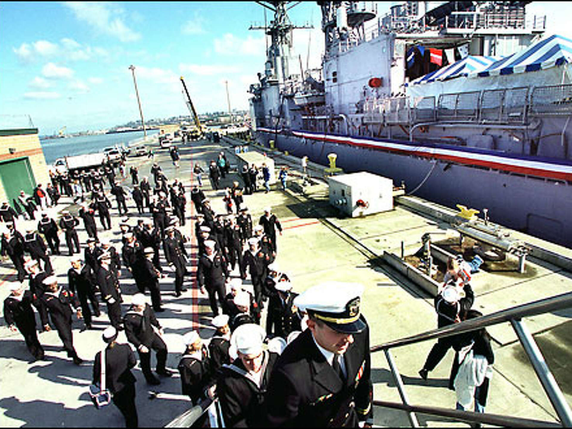 Destroyer David R. Ray decommissioned after 25 years