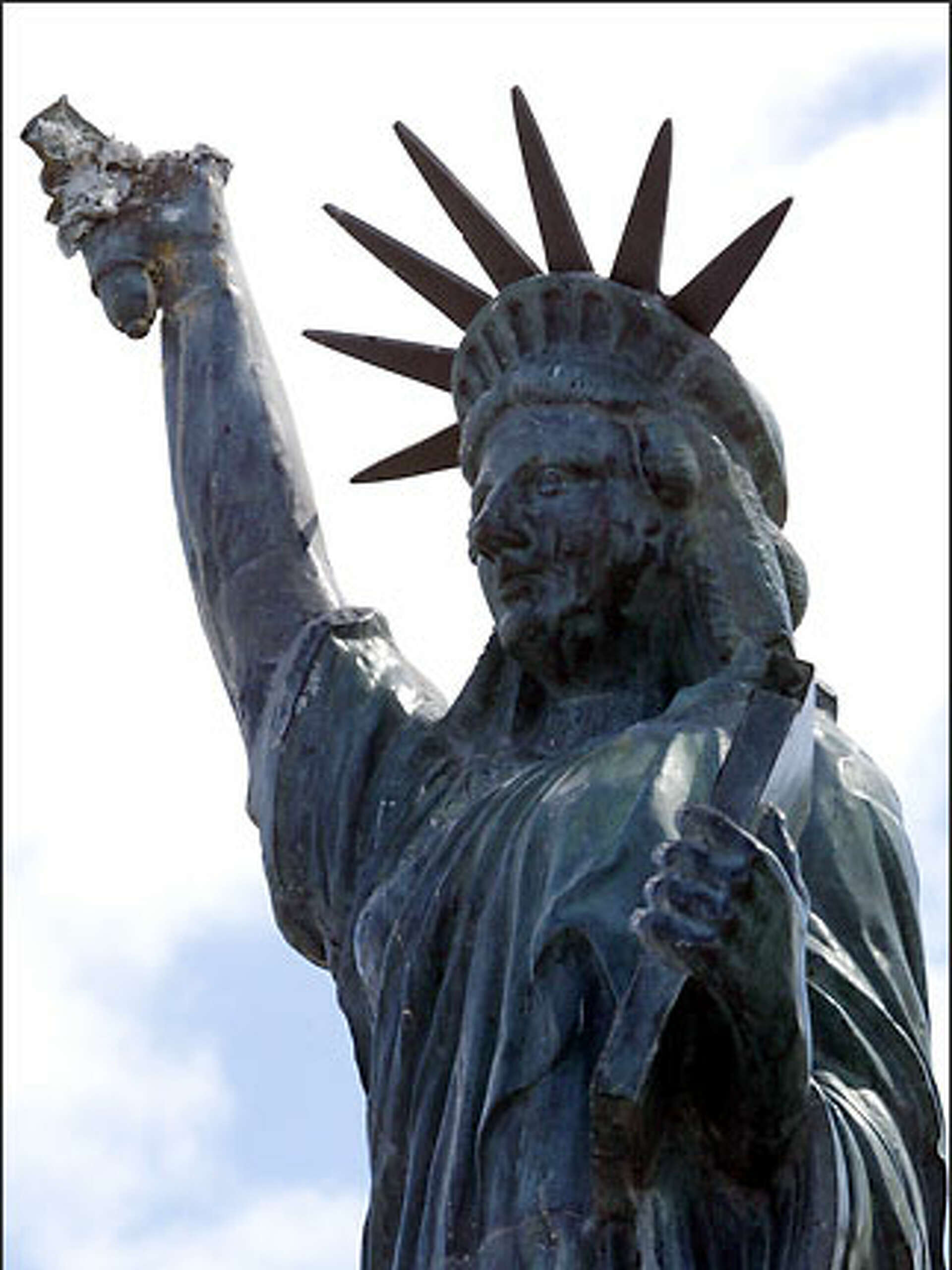 Alki Beach statue loses its torch