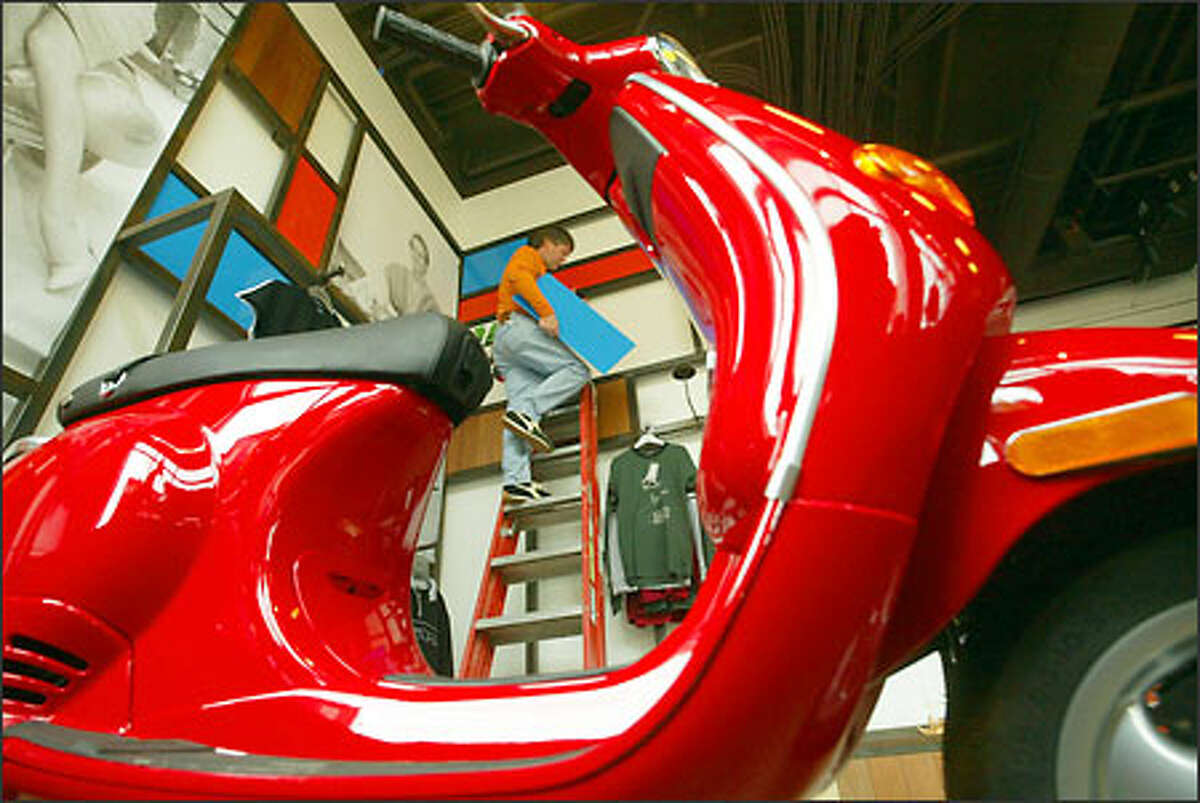 Italian scooters roll into Seattle as new Vespa store opens