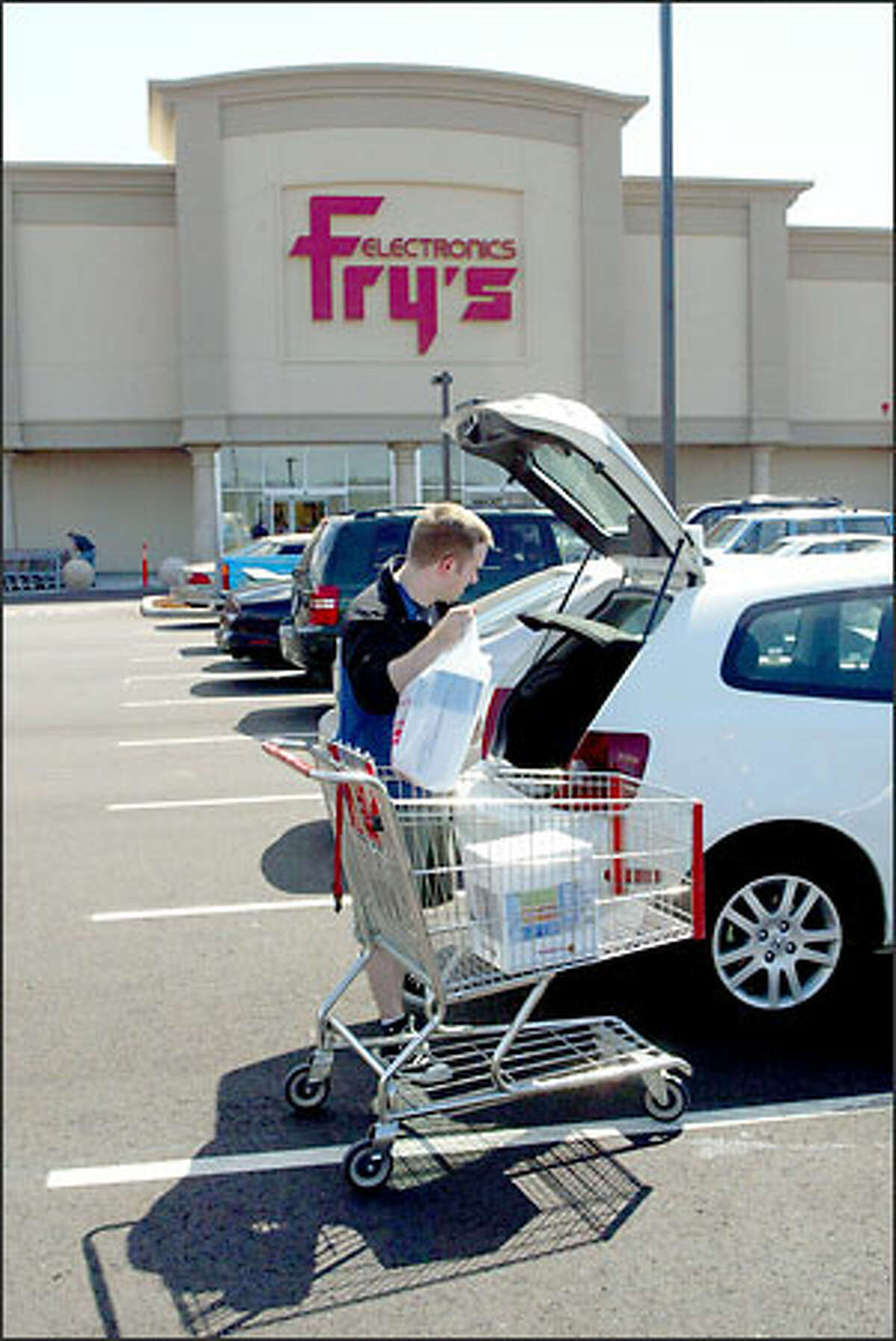 Fry's 'nerd heaven' pulls techies to Renton