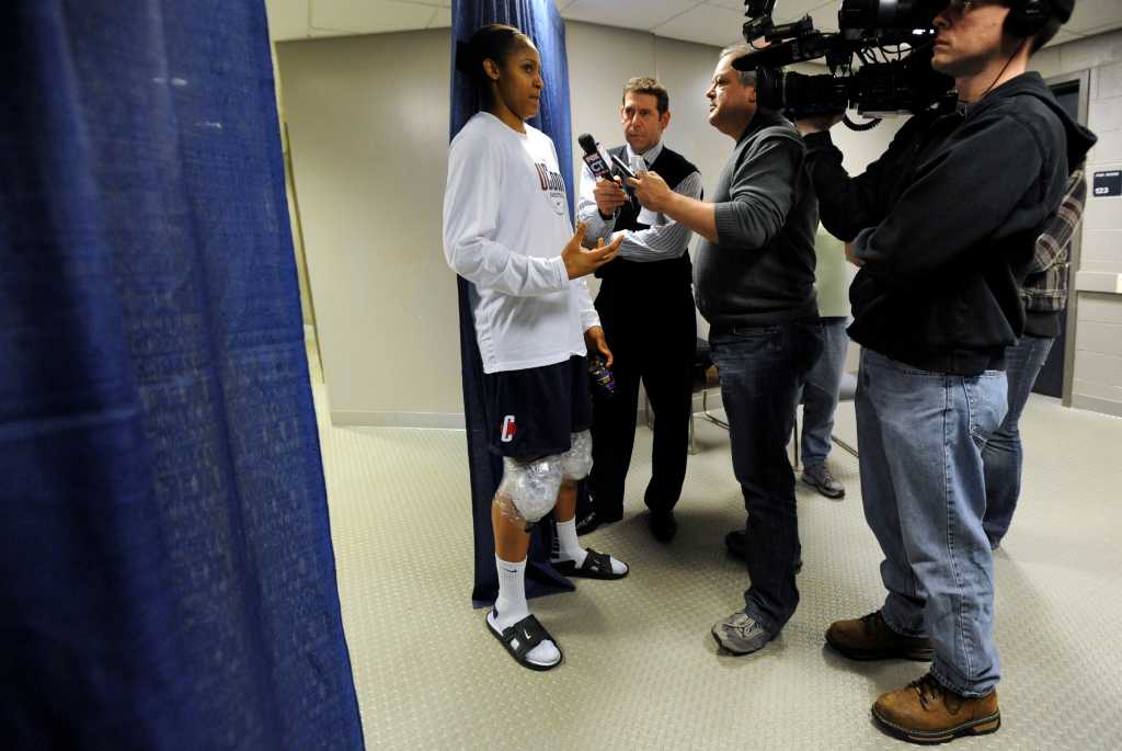 UConn women to open with Hartford, Rizzotti