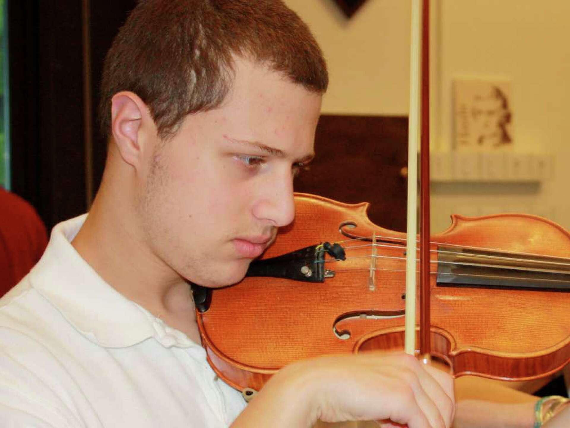 Teen violinist to underscore effects of music on autism